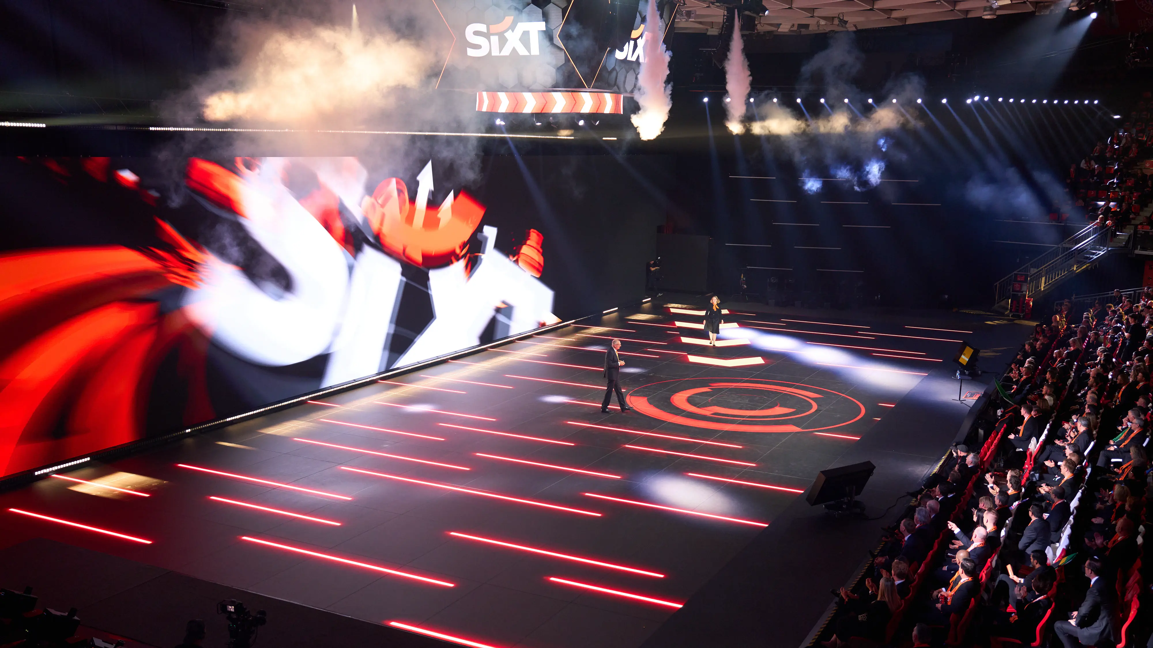 We handled the complete media server operation, making extensive use of Pixera’s multi-user session workflow for efficient collaboration and precise show control. The entire setup was realized in record time, ensuring a flawless and dynamic event experience.