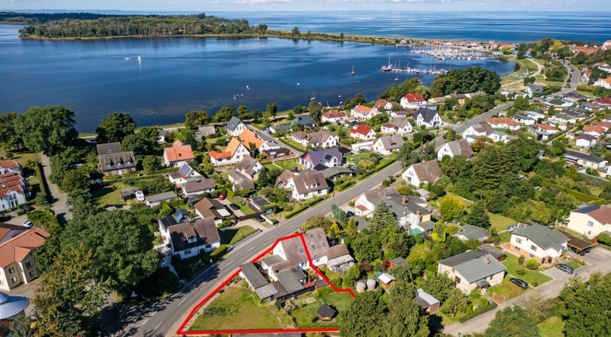 Modernisierungsbedürftiges Einfamilienhaus mit potentiellem Baugrundstück