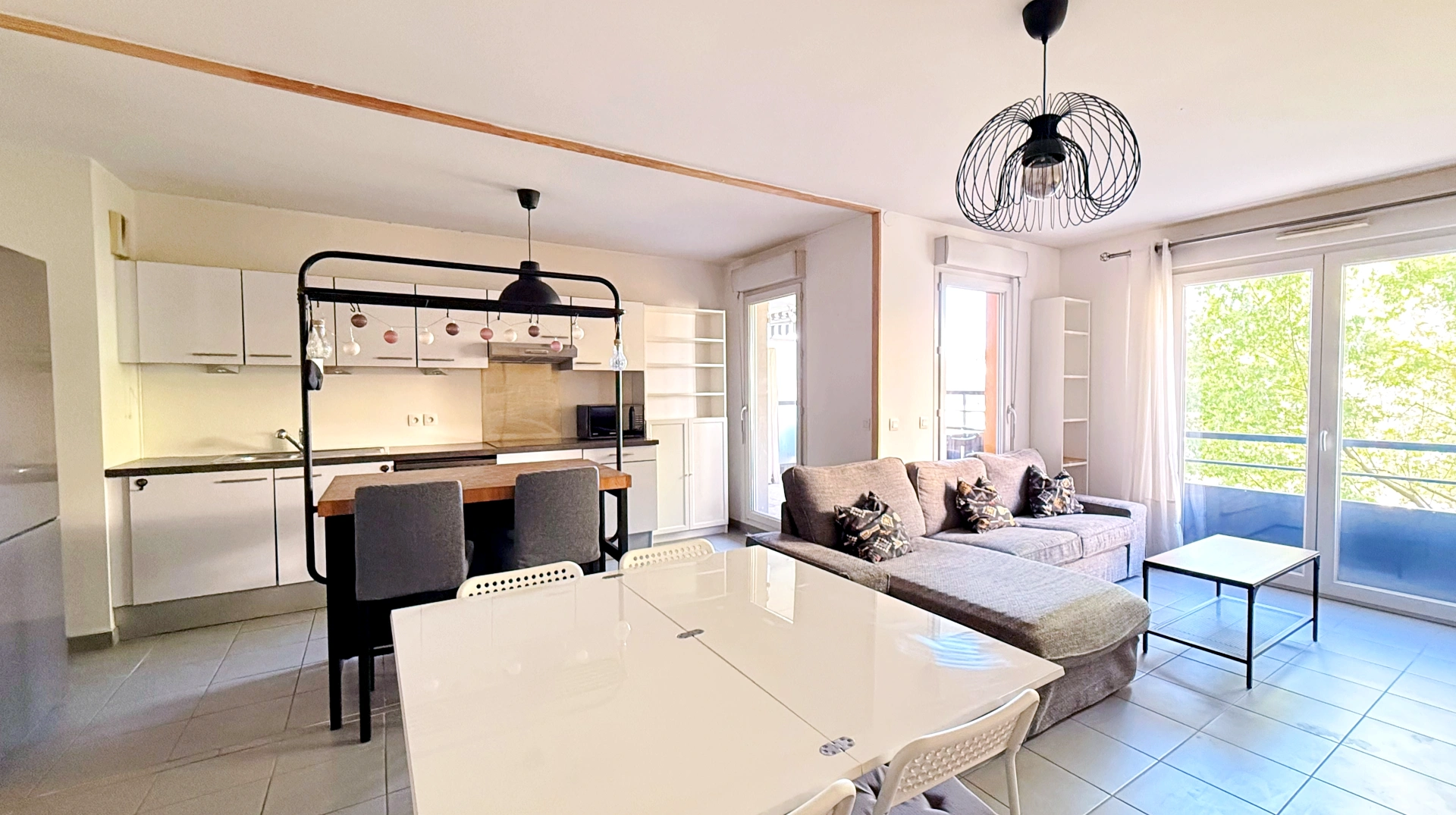 Appartement T3 meublé 70 m² - Balcon - Box fermé - Villeurbanne - Rue de Longchamp Ref:M27
