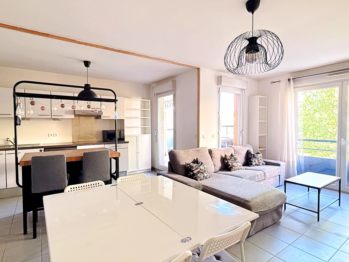 Appartement T3 meublé 70 m² - Balcon - Box fermé - Villeurbanne - Rue de Longchamp Ref:M27