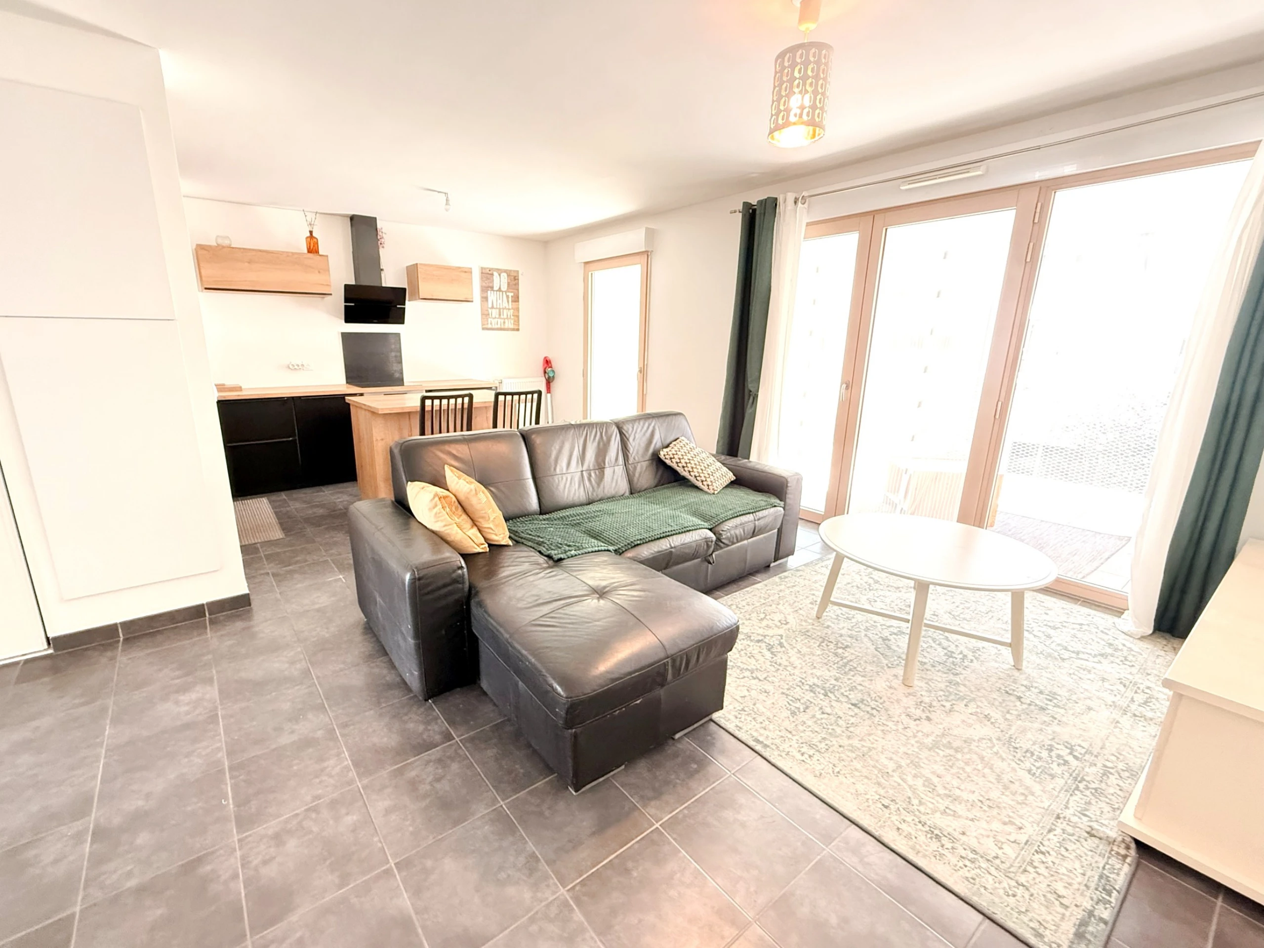 Appartement T3 meublé 64 m² – Balcon terrasse – Box fermé – Villeurbanne – Rue Françoise Giroud-M32