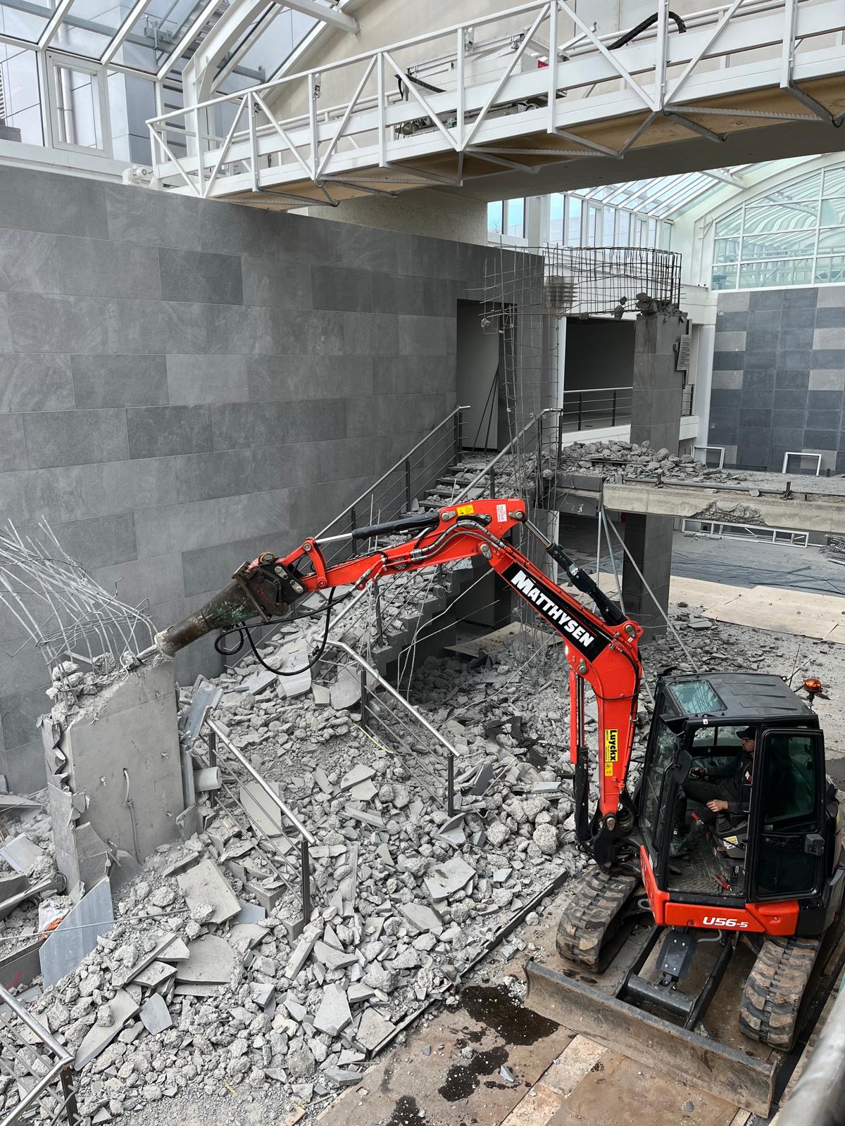Volledig casco zetten van bestaand kantoorgebouw in Zaventem.