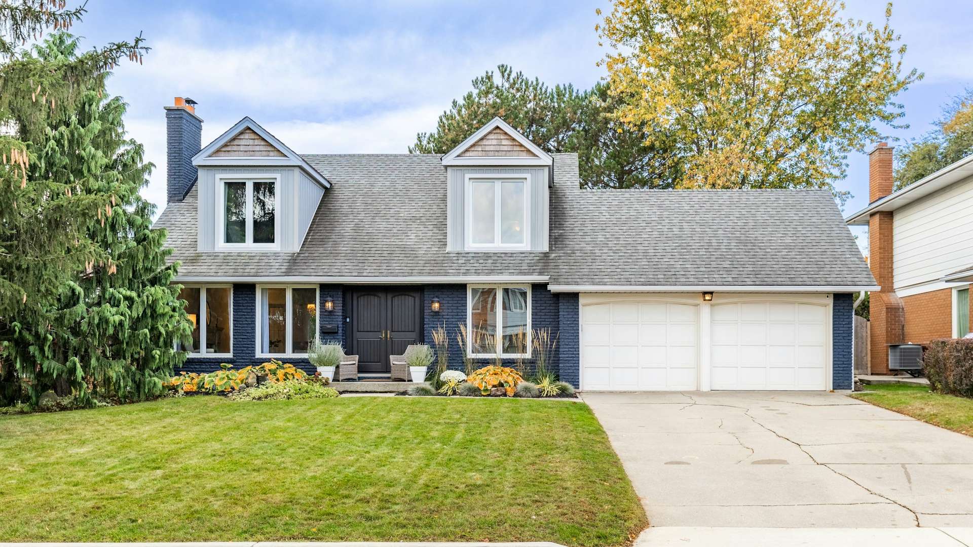 Your guide to standard garage door sizes for homeowners