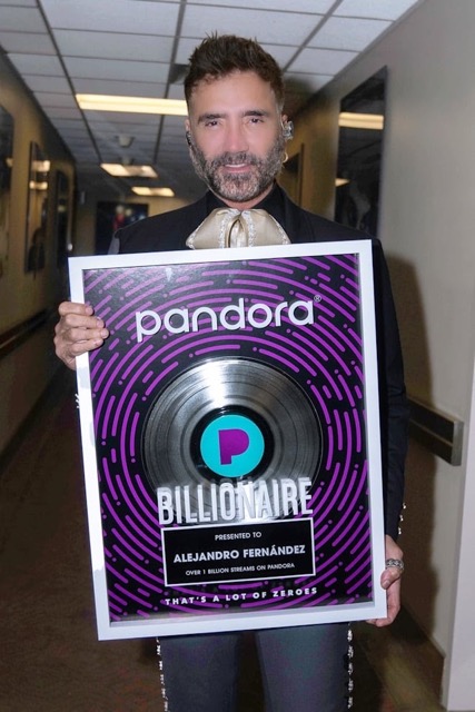 Pandora Acknowledges Alejandro Fernández's Achievement: Over One Billion Streams During His U.S. Tour, "Amor y Patria"