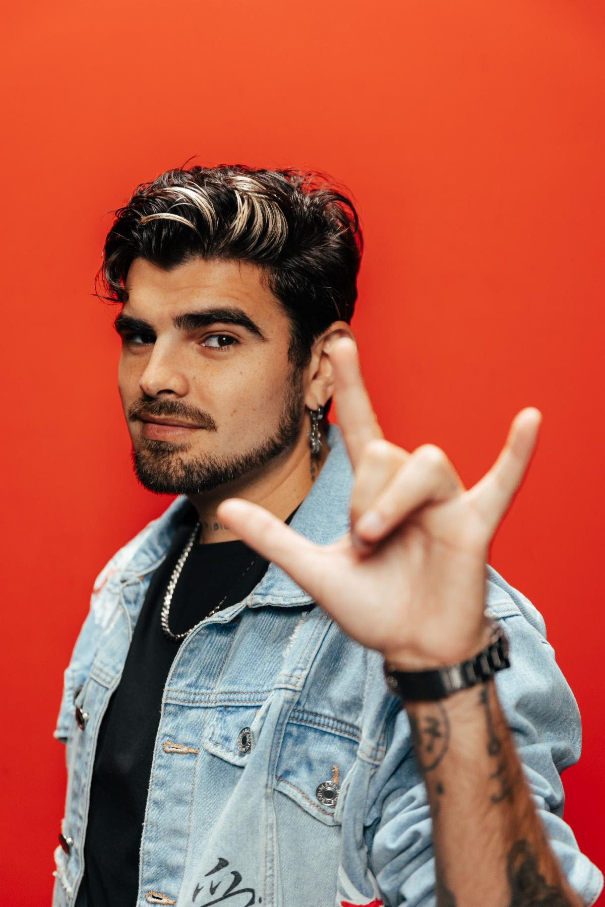 From Salsa Sensation to Personal Evolution - Jonathan Moly's "Metamorfosis" Documentary Shines!