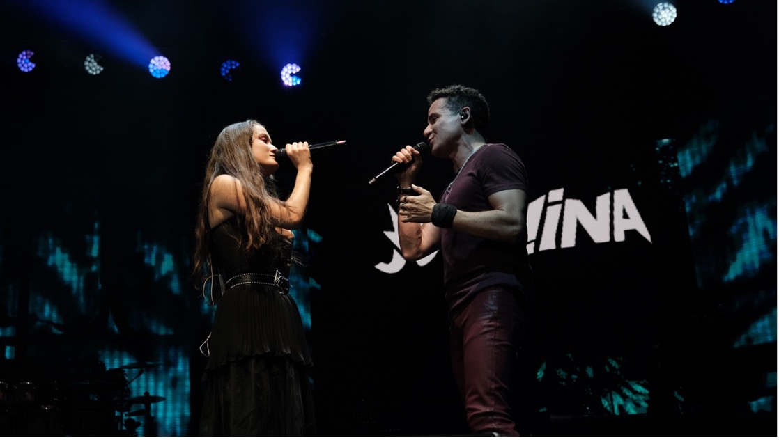 Rising Venezuelan Pop Sensation, Joaquina, Takes the Stage as the Opening Act for Fonseca at Movistar Arena