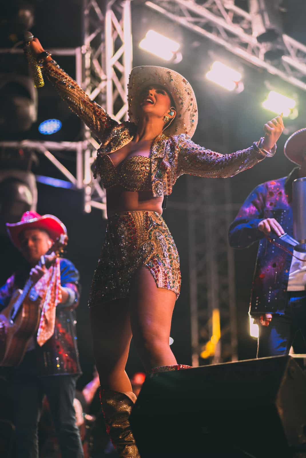Dayanara Fills Plaza de Toros Quito for a 15,000-Person Sold-Out Show