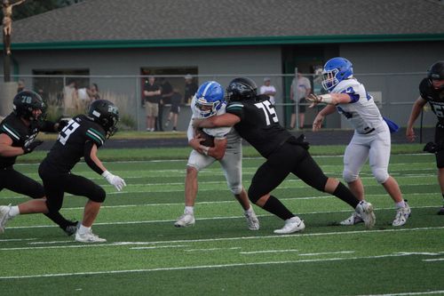 Sanmann’s late TD, stifling defense lead Badgers to 27th-straight win