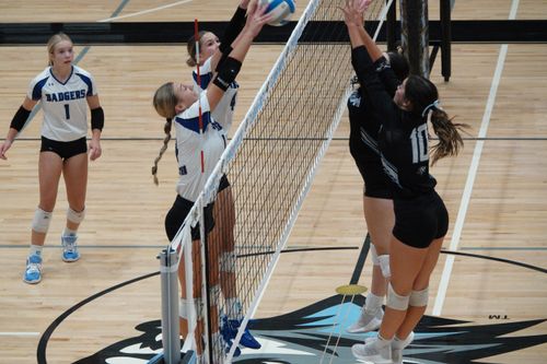 Team effort leads to three-set victory for Wolves over Bennington