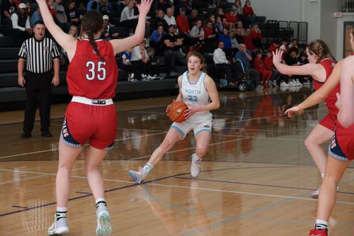 Prince's historic game leads Wolves to third-straight EMC crown