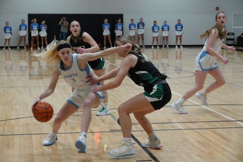 Wolves best Skutt in top-two battle; Prince sets Class B scoring record