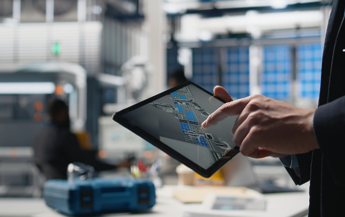 Field service app development with offline-first workflows for technicians and real-time back-office sync
