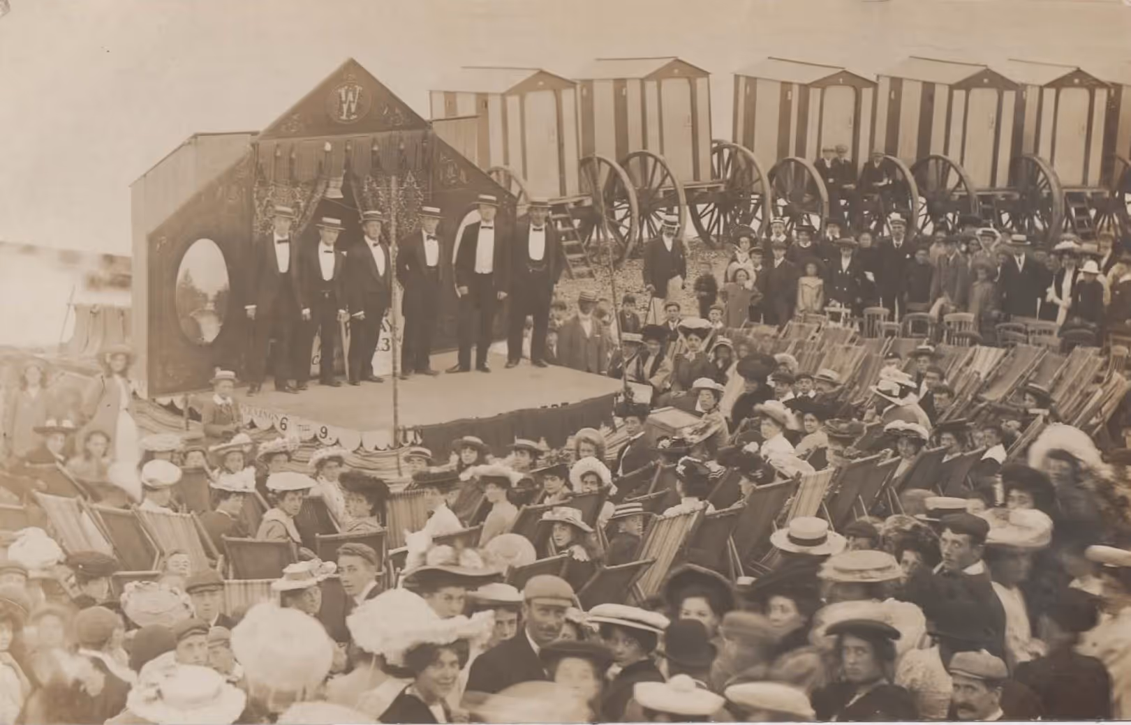 101 And More Postcards by Russell Owen