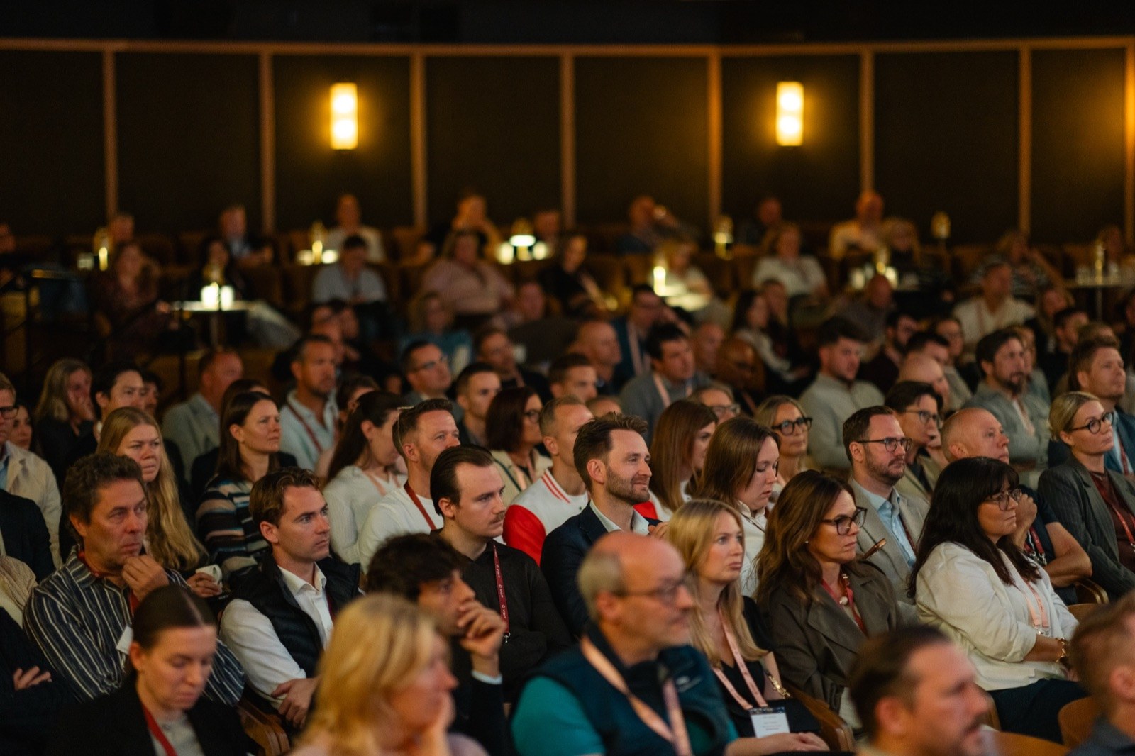 Fullsatt konferenssal under VISIT SUMMIT 2026.