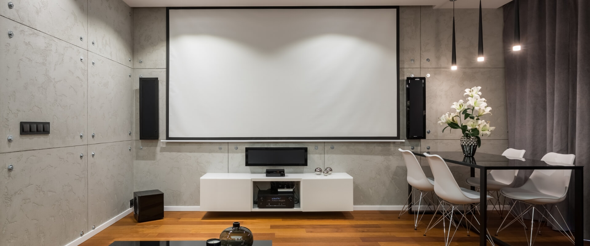 Use 1 in 2 out HDMI Audio Extractor for 4K HDMI scalable output and audio extraction. 
