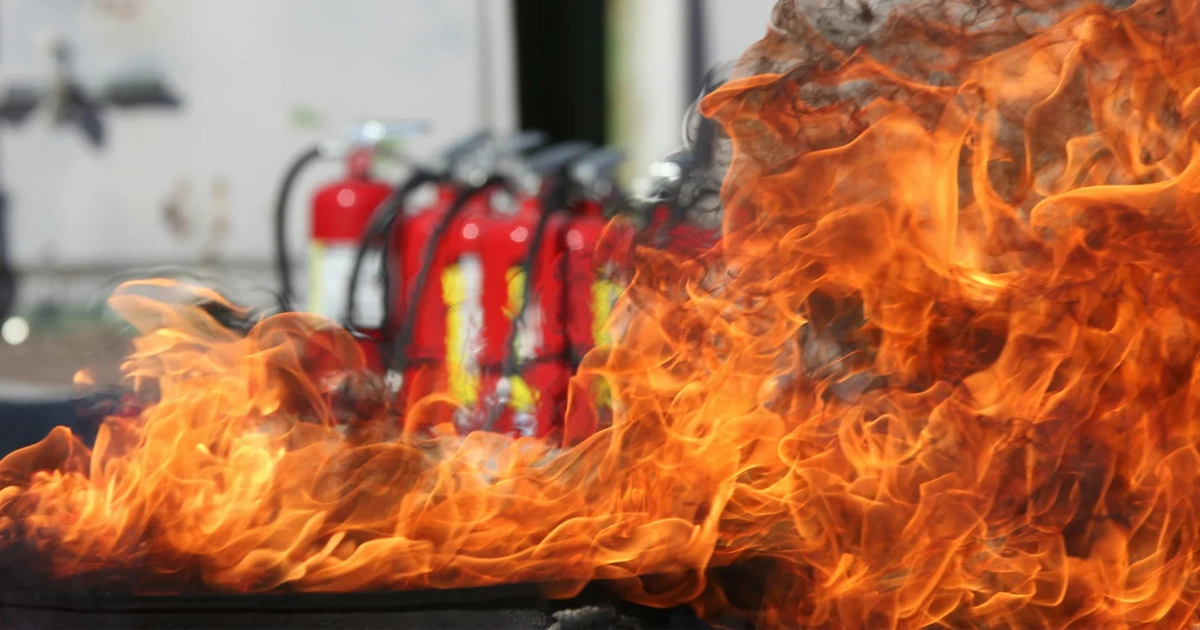 Viranomaisvaatimukset täyttävät ja kustannustehokkaat paloturvallisuusratkaisut yrityksille ja taloyhtiöille