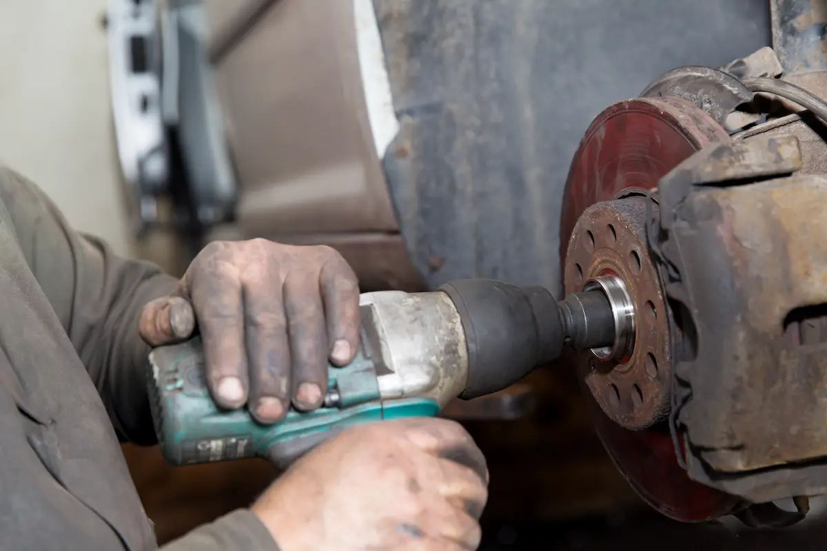 Wheel-End Maintenance: Bearings, Hub Seals, and Preventing Wheel-Off Events