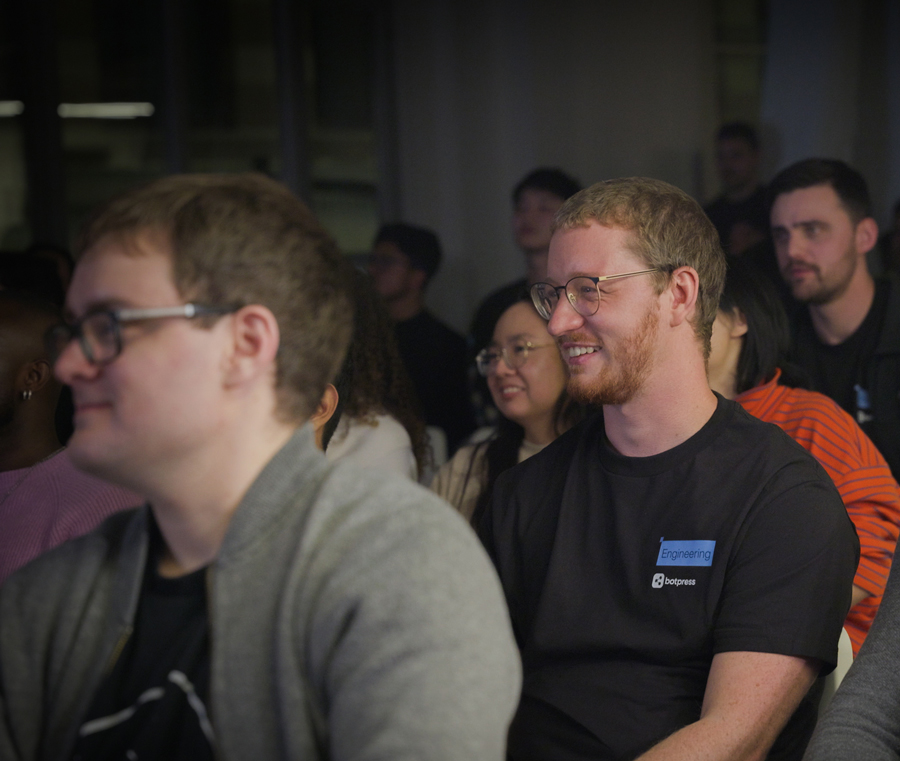 People chatting in the Botpress MTL_code event