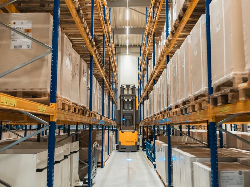 Pallet racking with cartons in the Ecobliss warehouse
