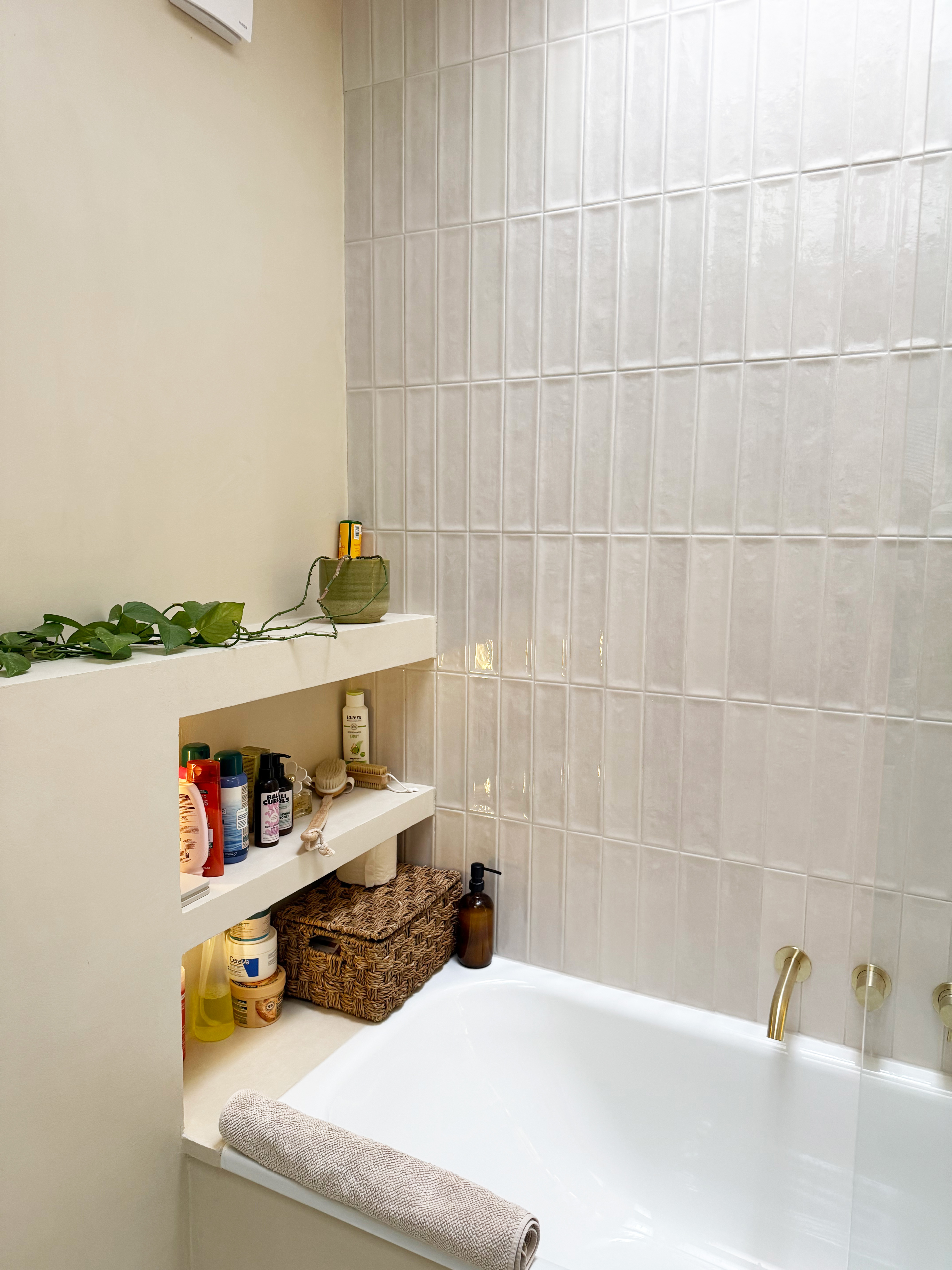 Beleuchtete Nische für Shampoo