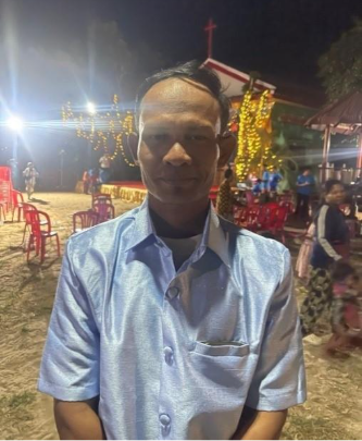 A person standing in front of a buildingAI-generated content may be incorrect.