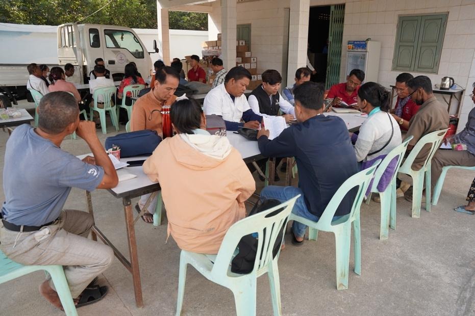 A group of people sitting at a tableAI-generated content may be incorrect.