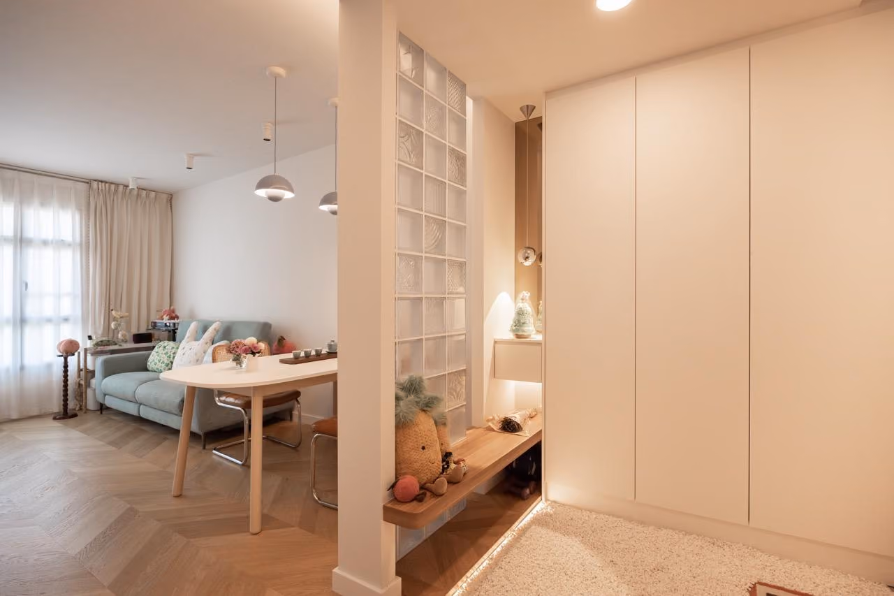 HDB Resale Interior Design by Starry Homestead: https://www.homematch.sg/interior-designers-contractors/starry-homestead-c110