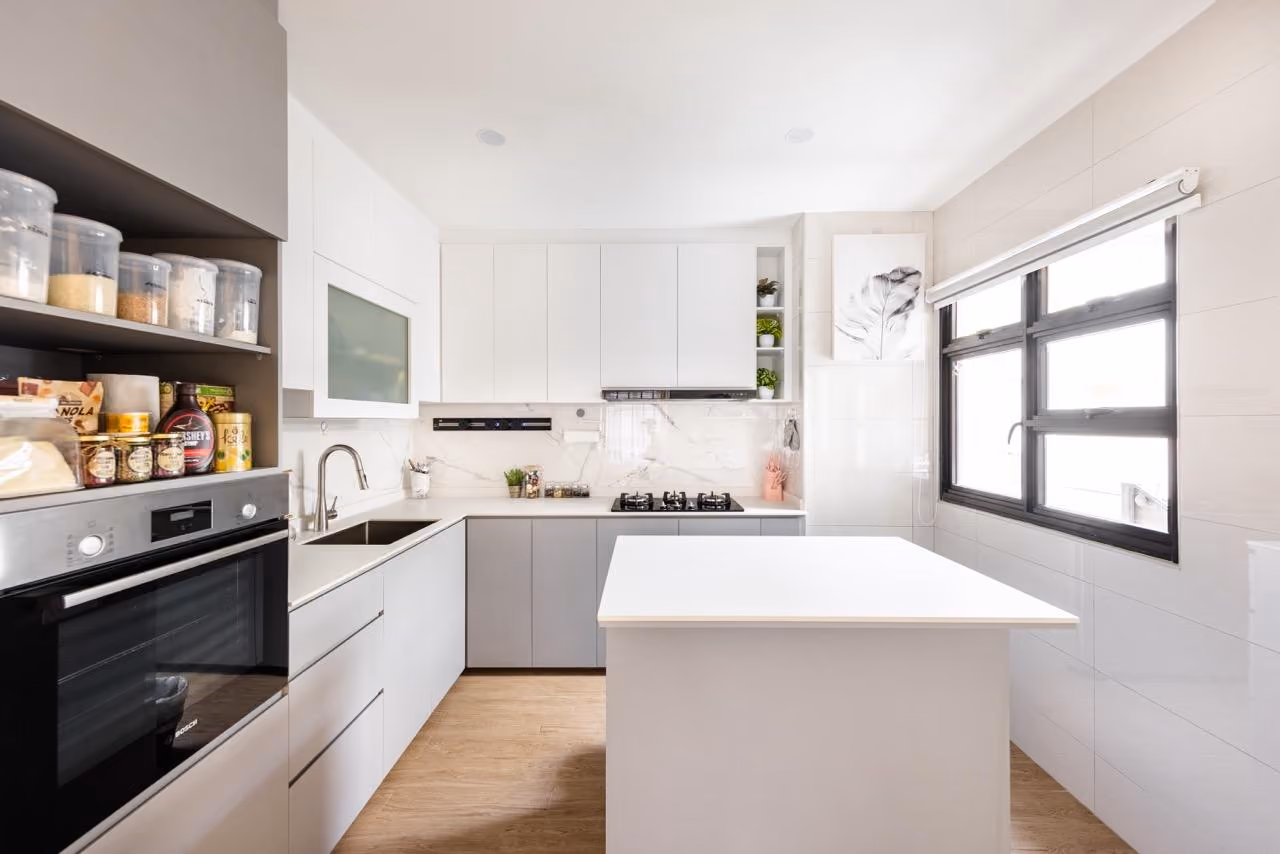 Kitchen Renovation by U-Home Interior Design: https://www.homematch.sg/interior-designers-contractors/u-home-interior-design-c125