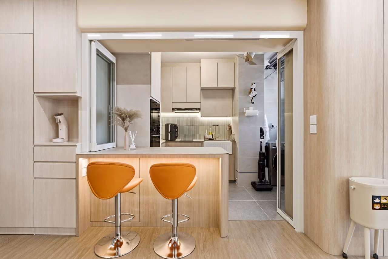 2 Room Flexi BTO Kitchen Interior Design by Ultra Space Design: https://www.homematch.sg/interior-designers-contractors/ultra-space-design-c188
