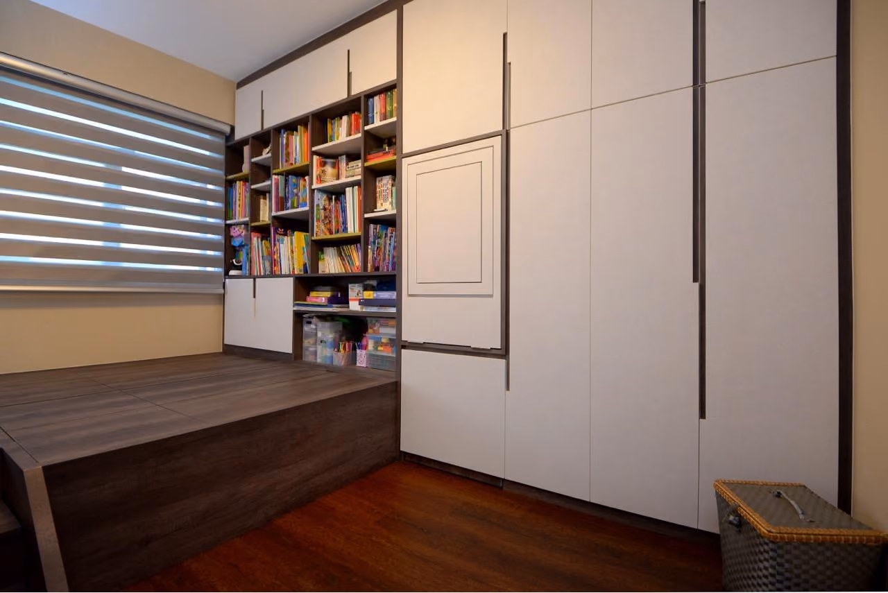 5 Room HDB Resale Interior Design by D' Initial Concept: https://www.homematch.sg/interior-designers-contractors/d-initial-concept-c24