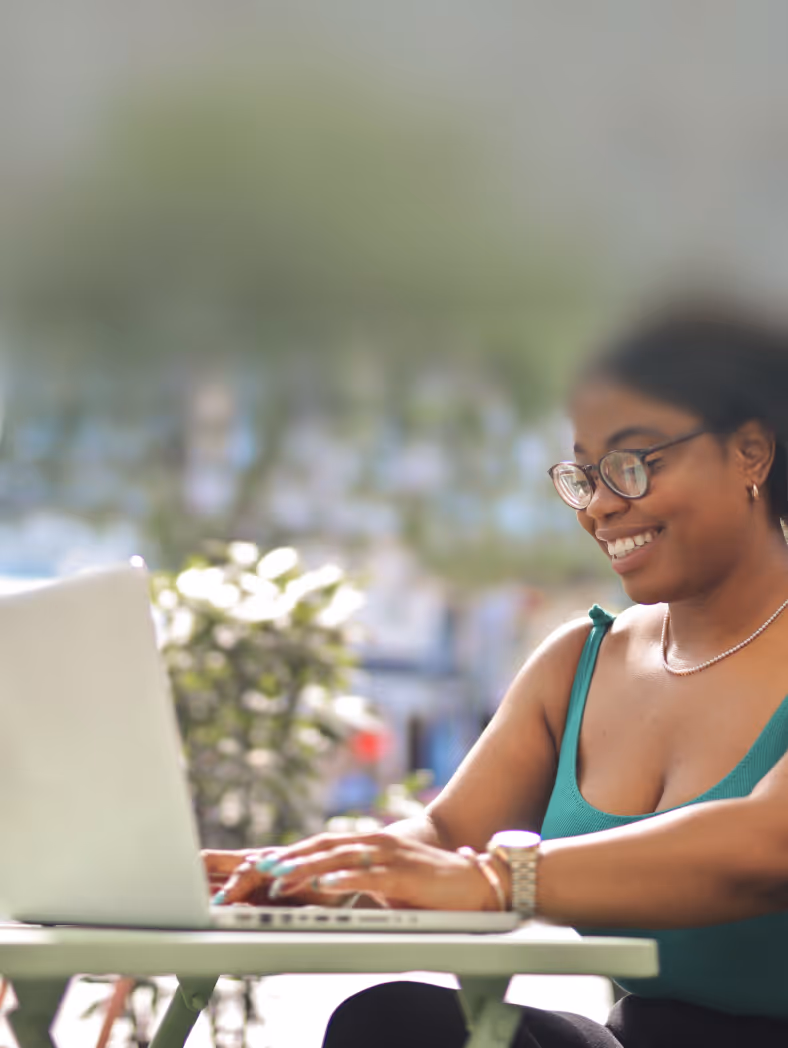 Image of a freelancer working on his laptop