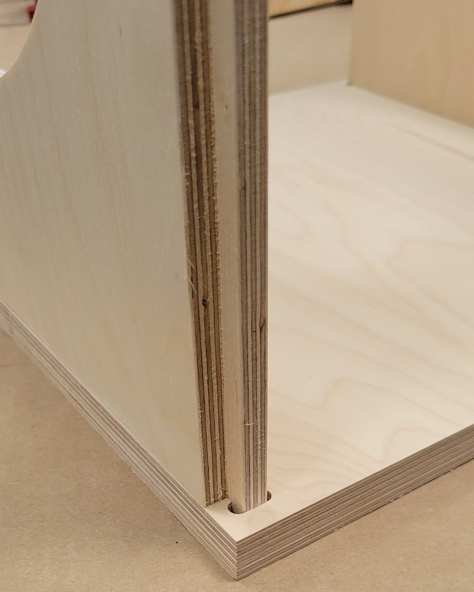 Plywood dado corner joint