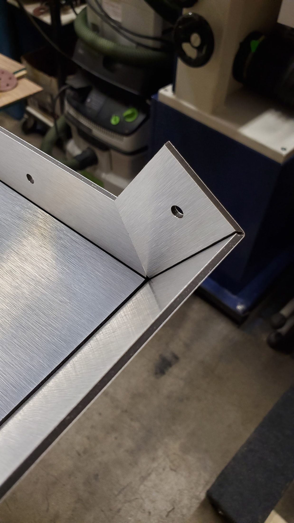 Folded aluminum part with a clean bend