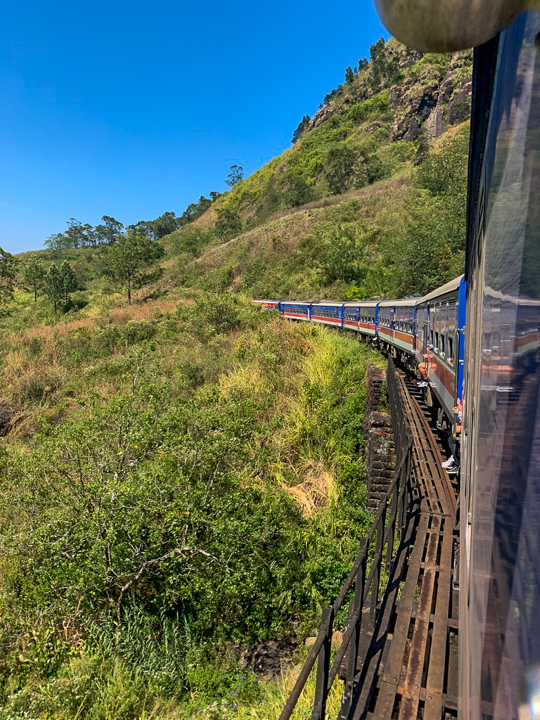 Vacker vy över gröna berg