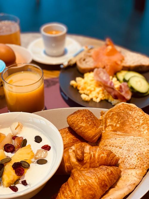 Offre petit-déjeuner au restaurant le Vista avec vue panoramique Alpina Eclectic Hôtel & Spa