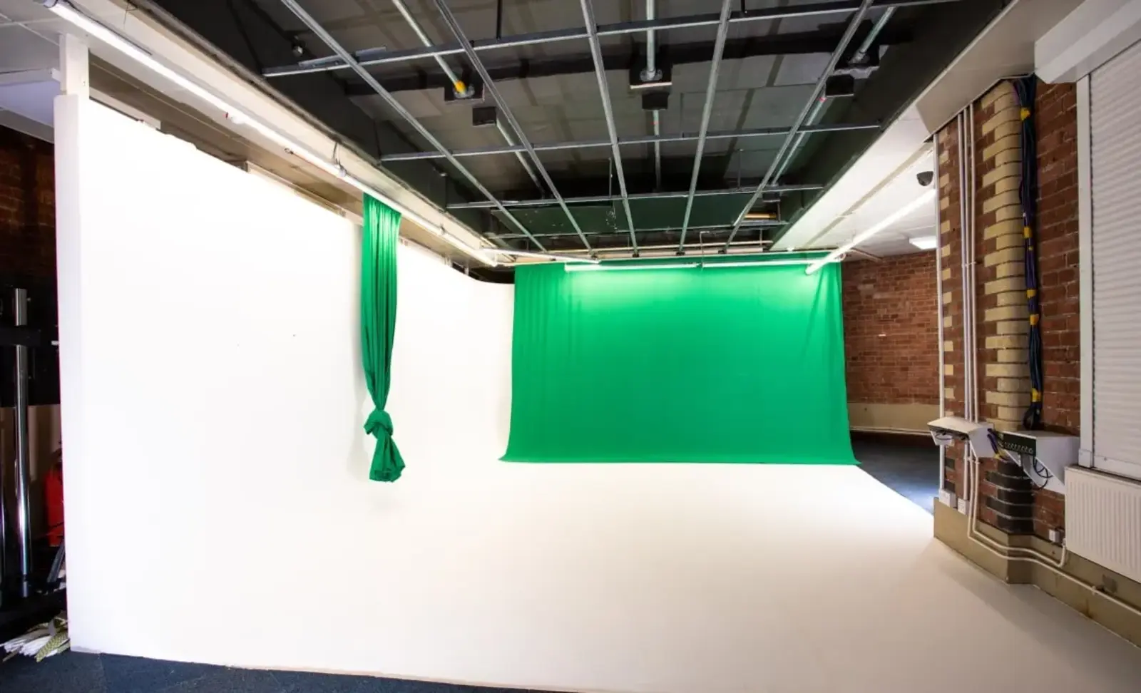 Do You Really Need a Green Screen? A Filmmaker's Honest Guide