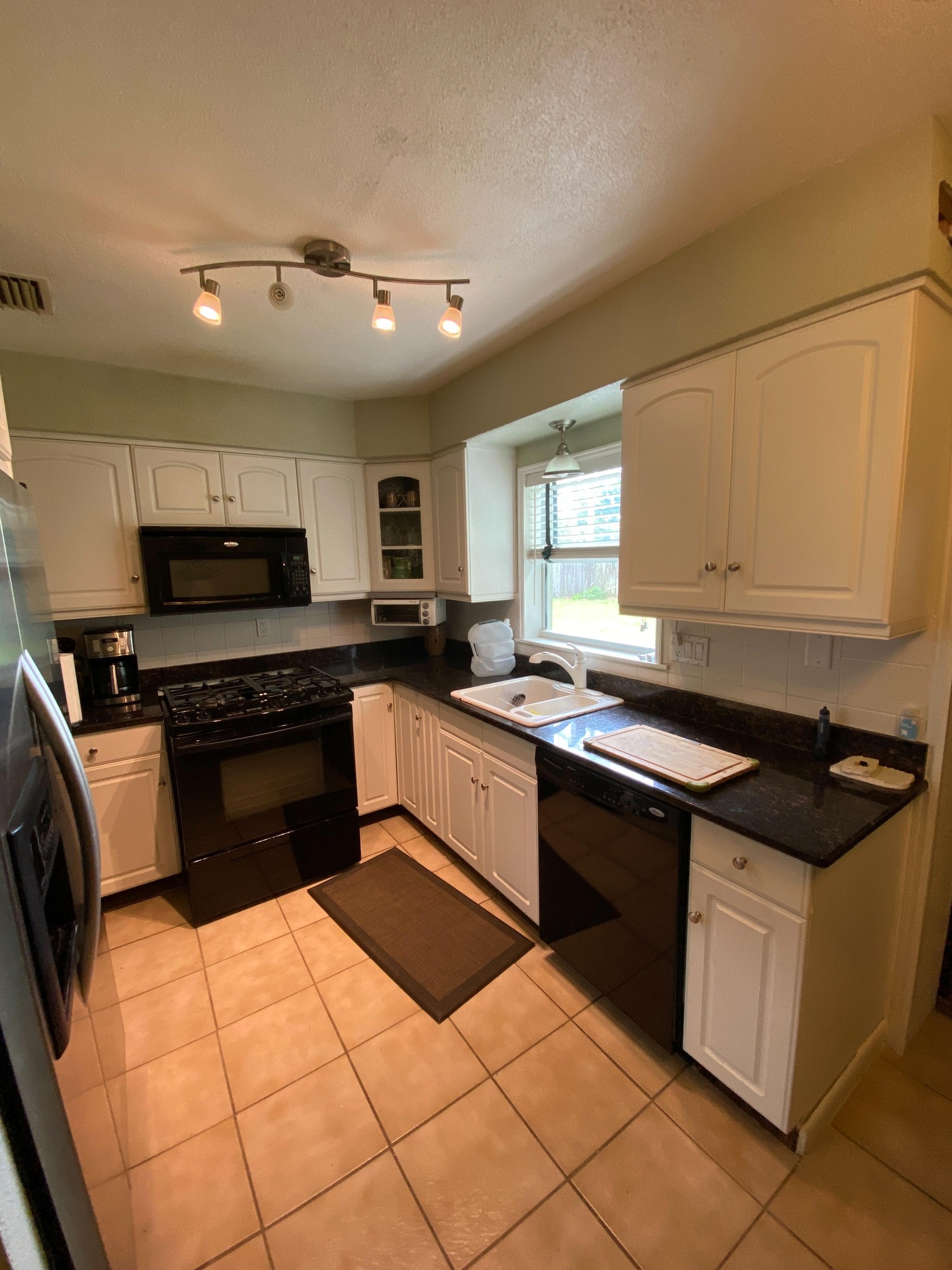 Kitchen Cabinet Update