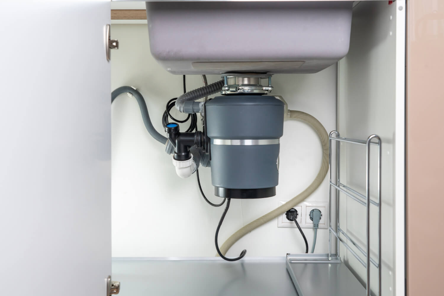 Under-sink garbage disposal unit