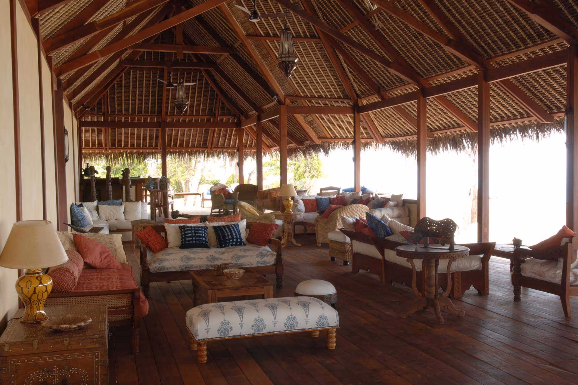 Vamisi Outside lounge