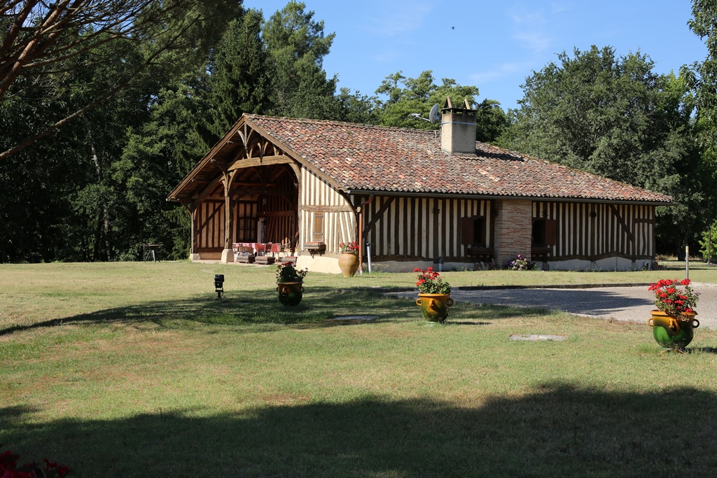 Terrain avec maison Airial des Monges Gîte de groupe en Gironde