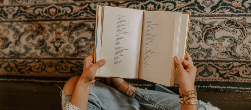 5-tips-to-host-a-magical-poetry-reading-night-at-home