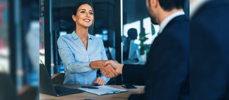 the-executive-edge-5-essential-handshake-tips-for-career-success