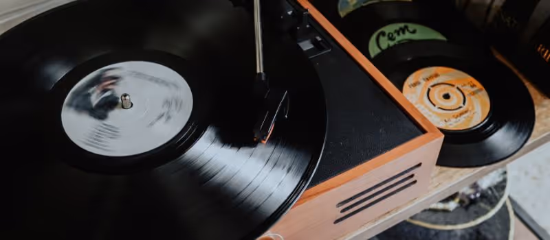 handle-with-care-5-vital-rules-for-vinyl-record-storage-and-maintenance