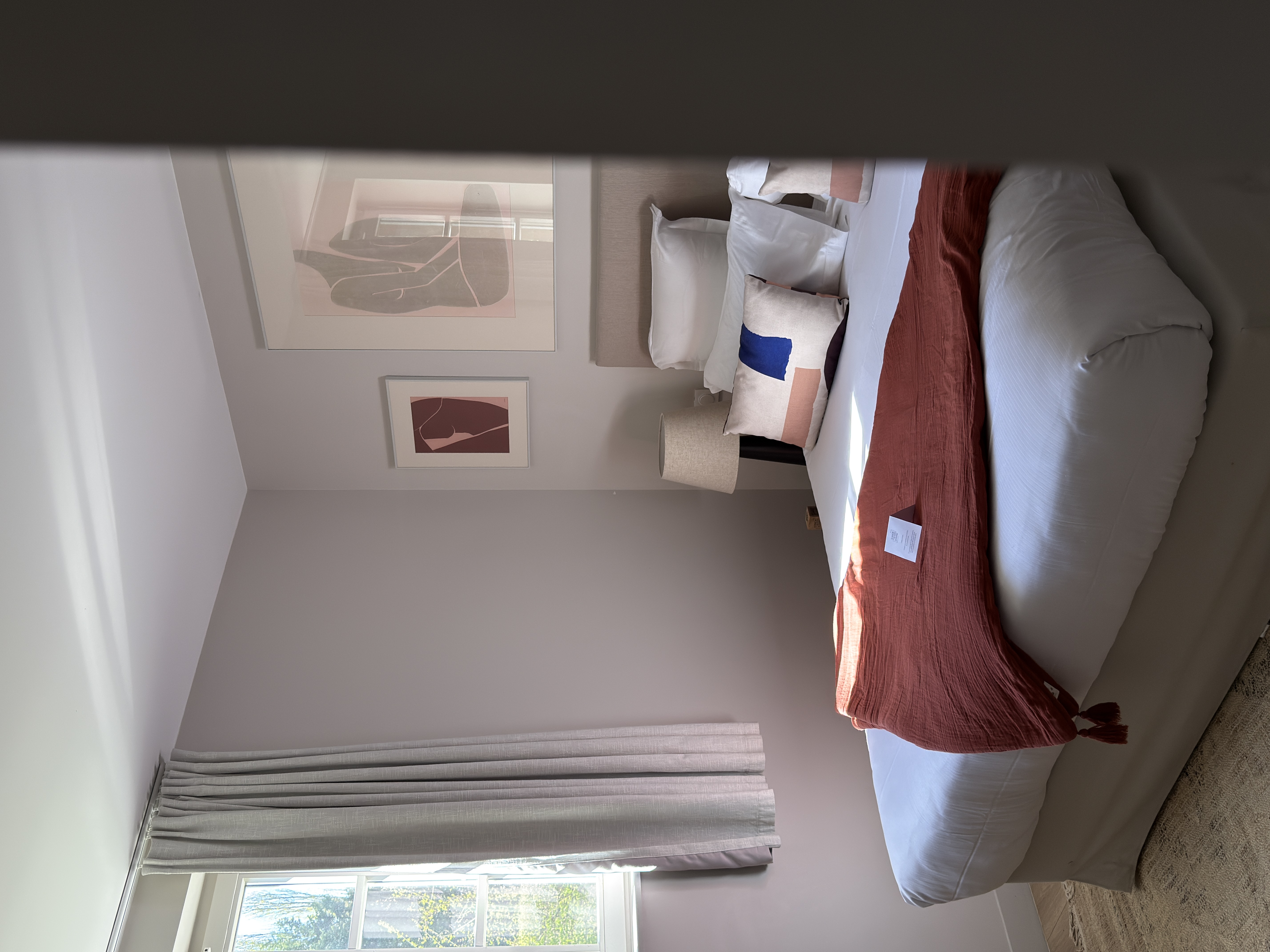 Chambre avec lit décoré Hôtel Les Manoirs des Portes de Deauville