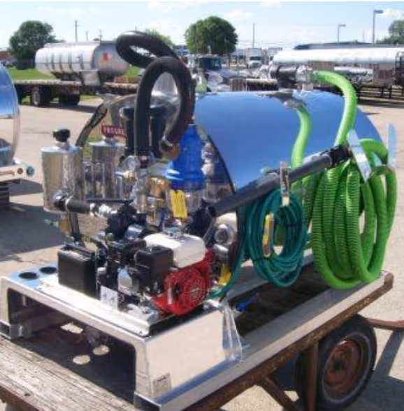 Vacuum tank oil collection system