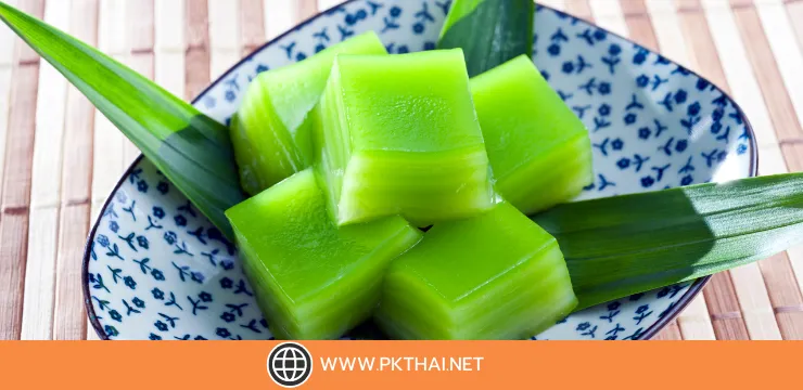 Khanom Chan : Steamed Pandan Tapioca Layer Cake