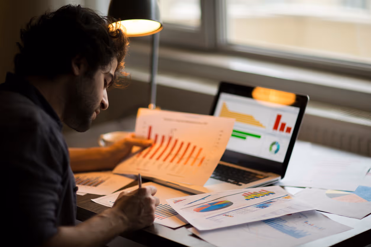 Marketing Graph Statistics Digital Analysis Finance Concept - Discover expert strategies from top growth marketing consultants to boost your brand's success. Essential tips for beginners inside!