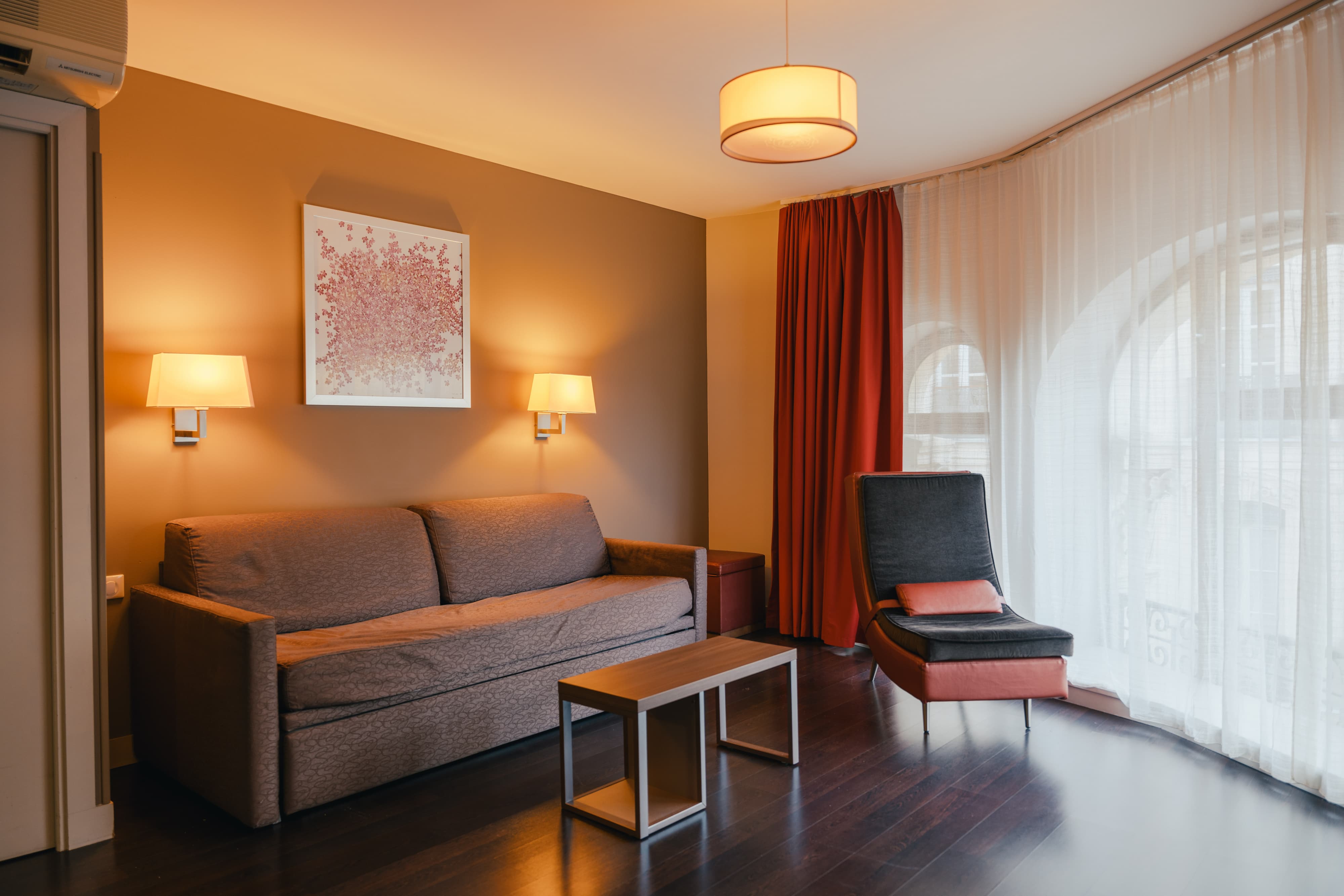 Chambre lumineux Le City Lofthotel 3 étoiles Saint-Etienne
