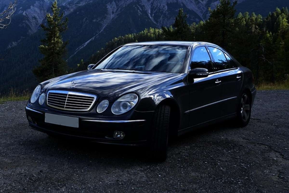 Mercedes E55 AMG z Japonii