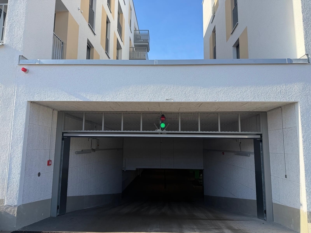 Einfahrt Garage